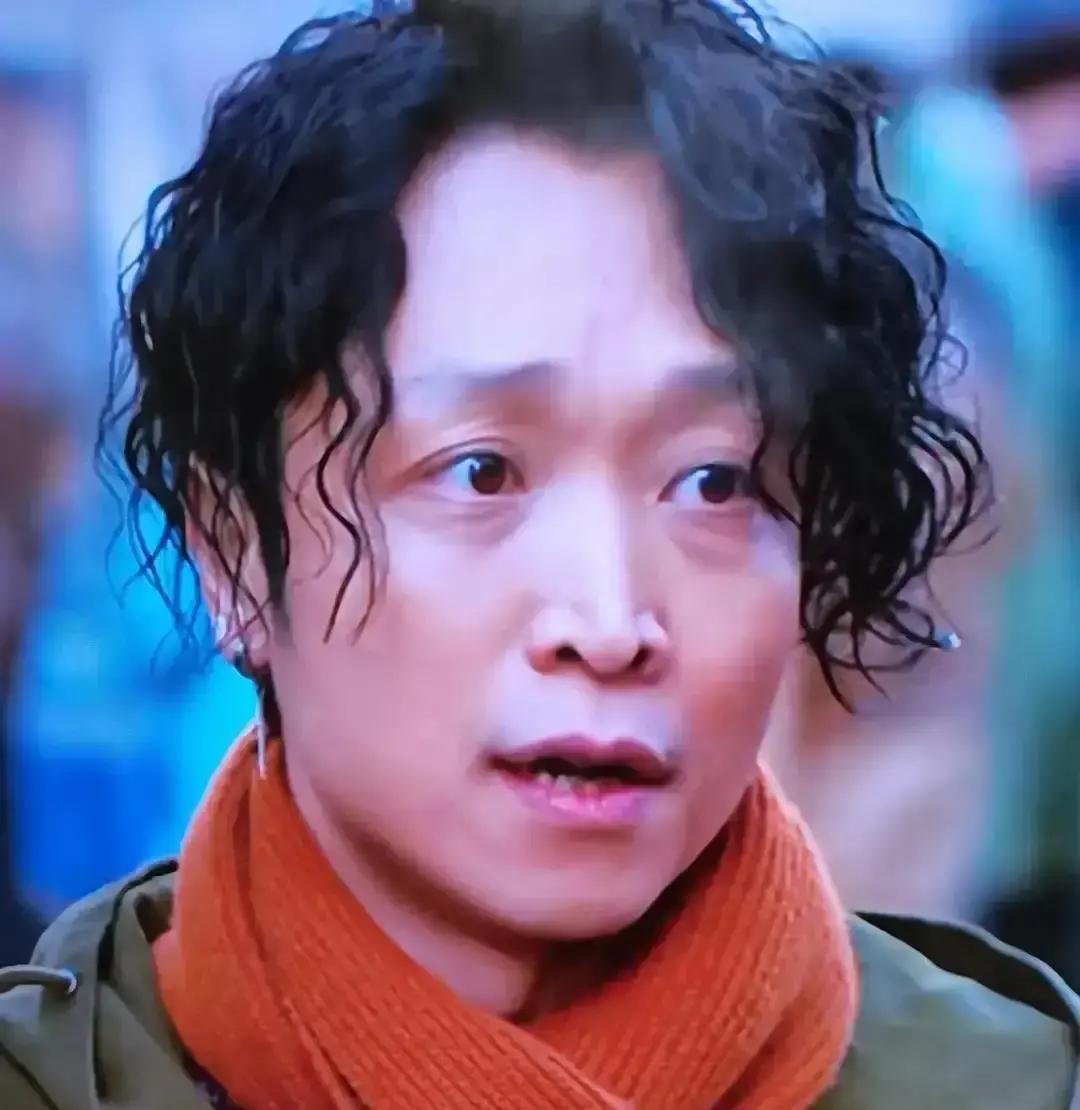 第16集监狱门一开，全网骂崔国明的人集体闭嘴了。你吐槽他签那3万块太蠢。导