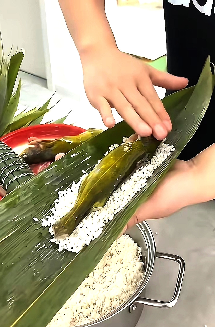 第一次见鱼粽子，有鱼刺怎么下嘴哇？