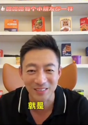 汪小菲幸福的炫耀开车送小玥儿小菻菻上学，却被孩子“嫌弃”了。9月17日一大早