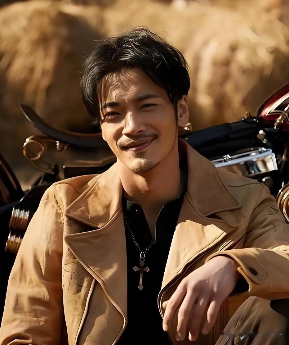 《交锋》令人捉摸不透的，除了闫楠饰演的那个金池中，再一个就是演员薛皓文饰
