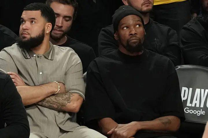 乌度卡这个人，我们这么多年看下来大致是清楚的临场能力确实是弱，在场上看上去眉