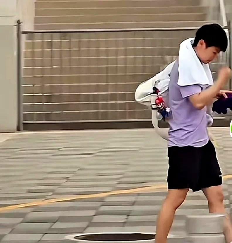 河北省女队教练员许丛珊谈孙颖莎，看后泪奔！许丛珊说:她的天赋，她对乒乓球的理