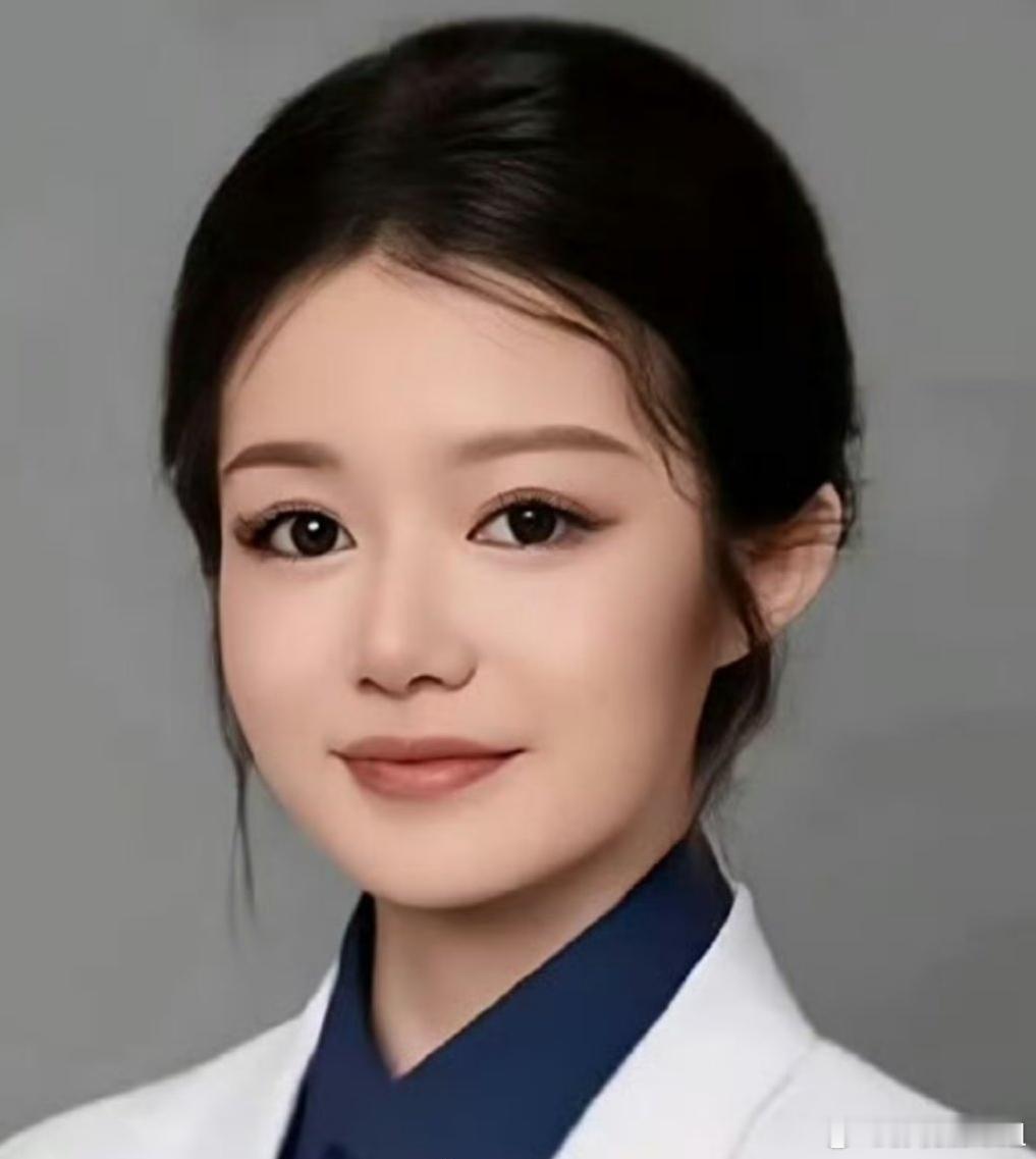 董小姐与金建熙长得好像！​​​​