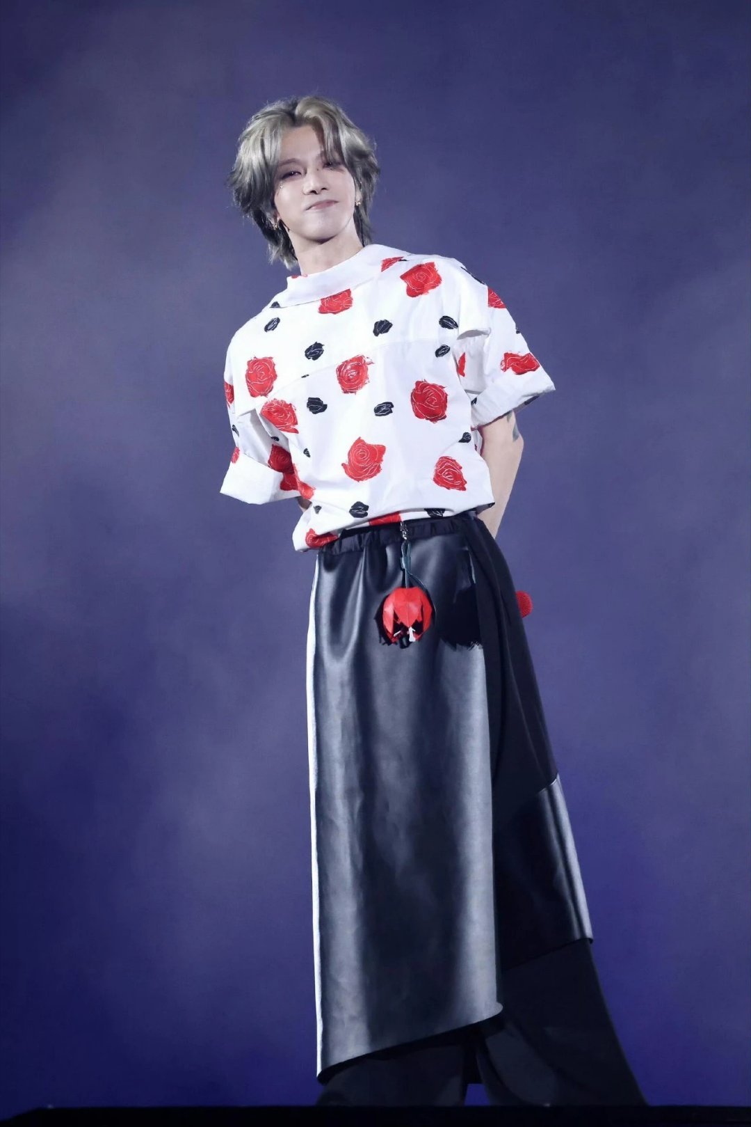 这居然是华晨宇📷华晨宇你有这样的妆造进入内娱华晨每次在演唱会上的时尚妆造，都