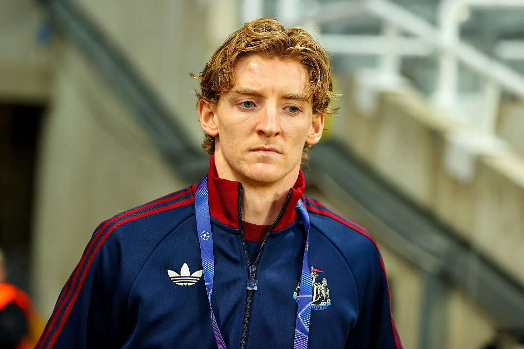 拜仁想要戈登，这位英国人目前是俱乐部首选的左翼候选人，可以替补迪亚斯或者竞争上岗