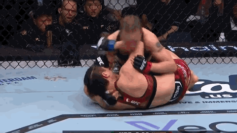 舍普琴科防守太扎实了，张伟丽进攻都没有很好的机会，反而一直被对方抓住机会近身抱摔