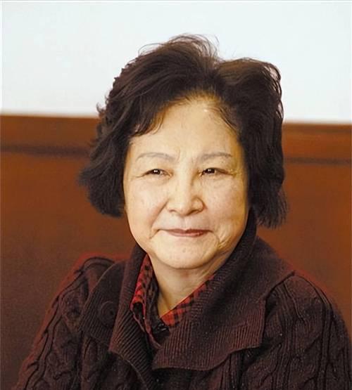 陈毅当了上海市长，他的岳父带着小姨子，常住不走了。一个人的工资三个人吃饭，这下把