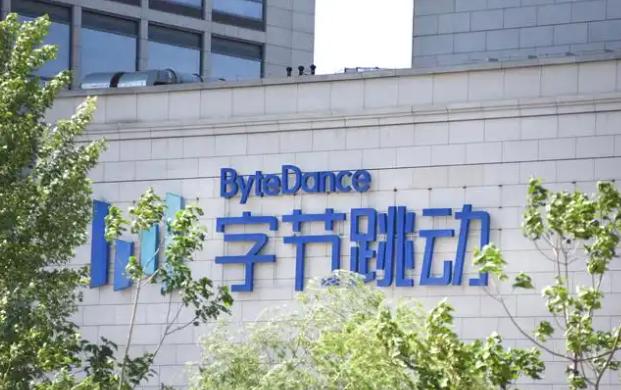 据媒体报道，有知情人士向记者透露称字节在2025年的净利润同比下滑了超70%。而
