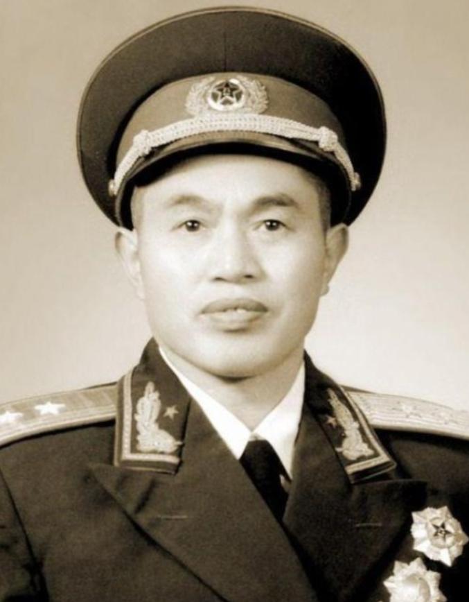 1969年，皮定均将军去甘肃农村视察，一群妇女不穿裤子，用床破被遮挡下身，地委书