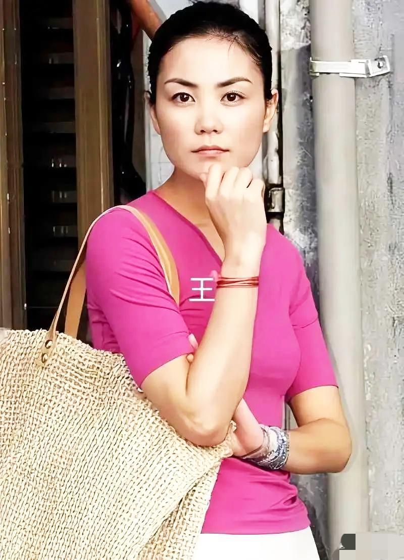 张柏芝和王菲谁更有钱？数字一对比，才懂女人的活法藏着截然不同的人生答案！王菲身