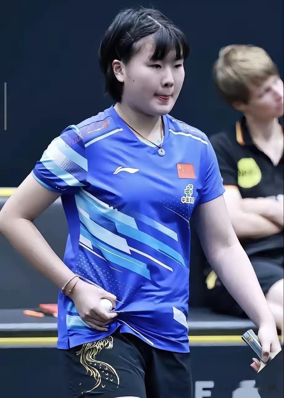 15岁的姜依依为啥能获得北京大满贯的两张外卡？比孙颖莎小10岁，王励勤是否想借鉴