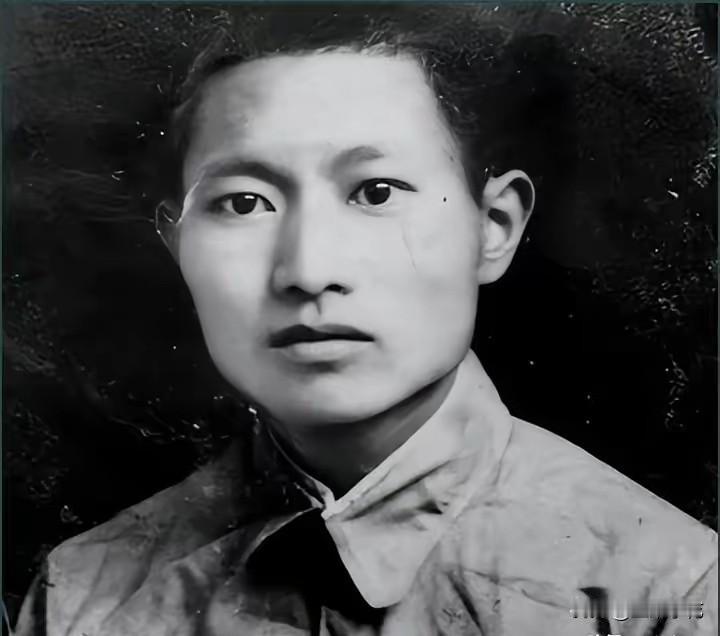1942年，八路军一个主任被俘，他举枪自尽3枪没响，绝望中他脱下一只黑棉鞋递给伪