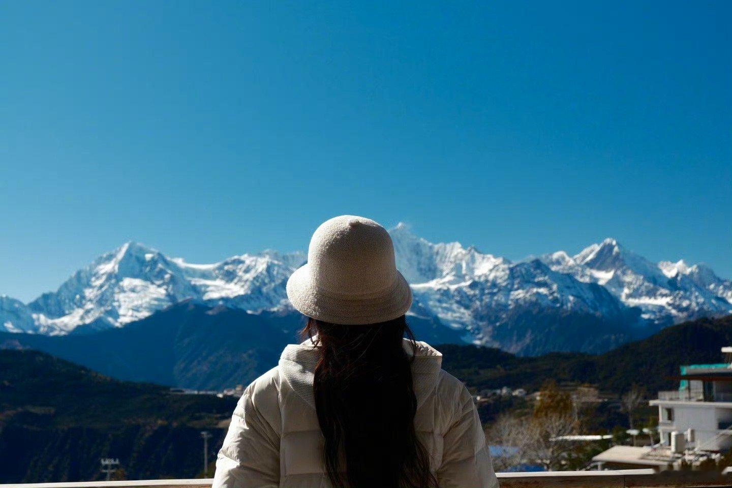 云南限定诗诗！邂逅日照金山的金光熠熠～