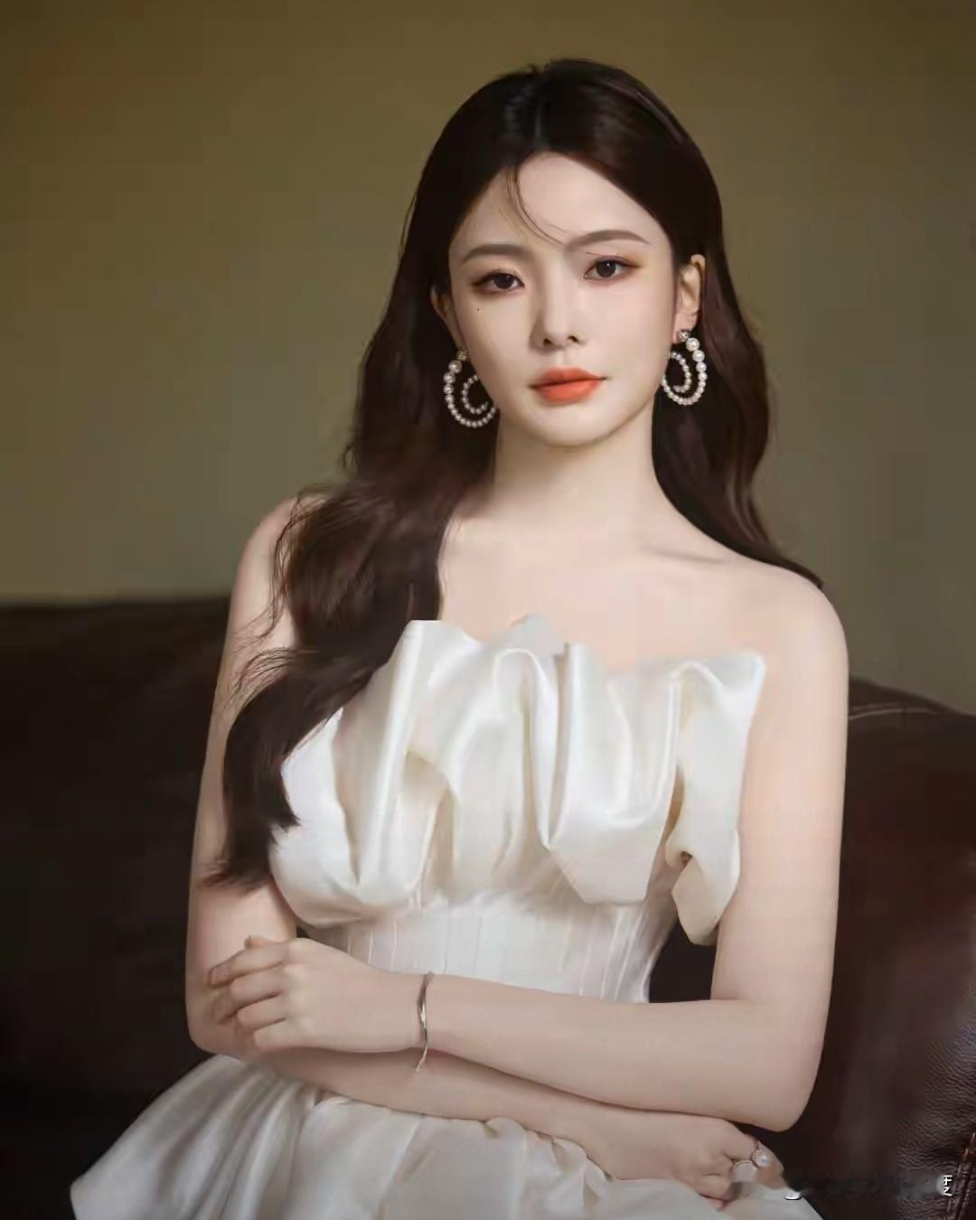 这气质和舞台魅力也太绝了吧！最近刷到陈卓璇的舞台，真的有被惊艳到！她往那儿一