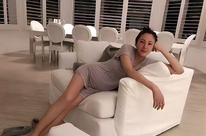 张雨绮代孕风波愈演愈烈近日，张雨绮代孕风波持续发酵，再添新争议。有网友发现，