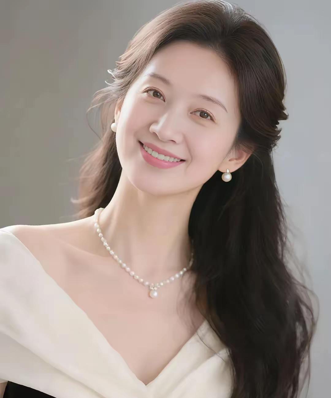 发型对一个女人太重要了好久不整理头发了今天花了200块钱摆弄了一下这效果里