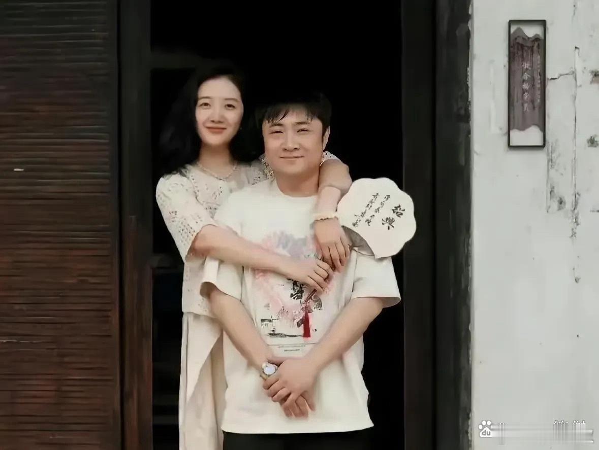 爸爸的基因太强大了，两个孩子的模样、胖瘦都像爸爸，根本和妈妈就不沾边​​​