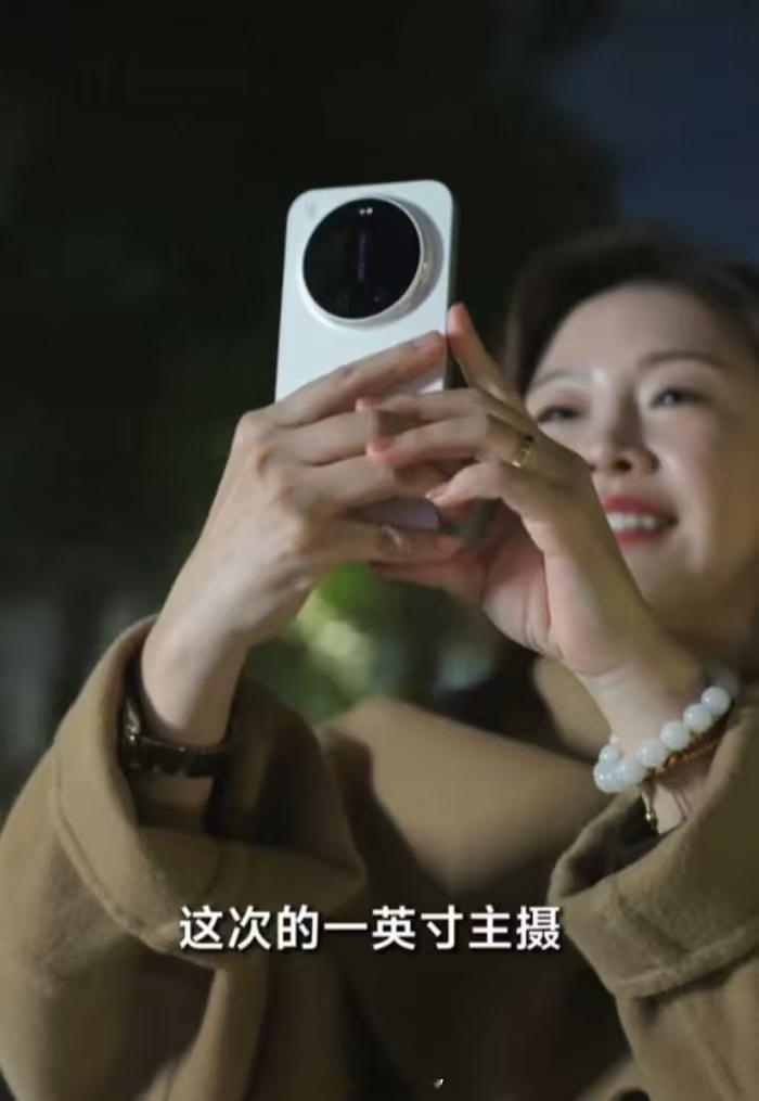 小米17ultra真机首次曝光，看完真机图我感觉做车之后的小米审美再次开挂，新配