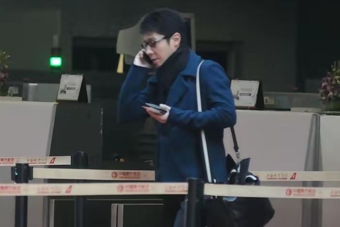 撒贝宁讲过一个细节。​母亲去世后第二年，有天他清理微信，翻到母亲的账号。他想听