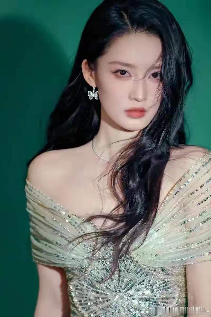 内娱90后美人图鉴百花齐放，15位小花，你最喜欢哪一张脸？1.李沁，1990年｜
