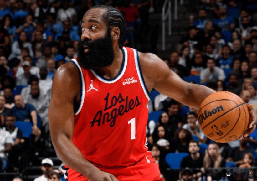 给点支持！祖巴茨谈哈登：“这样打不行，我们必须给哈登更多的支持。”“哈登