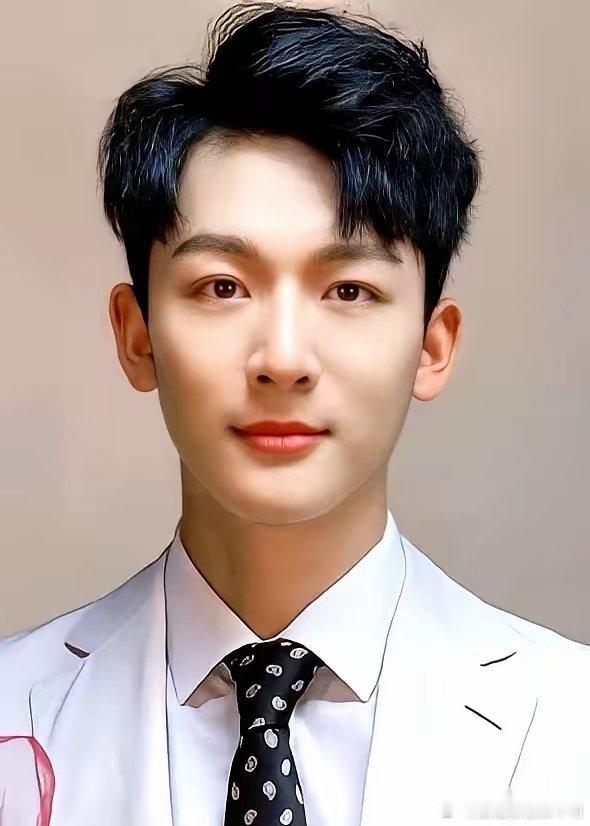 31岁的儿子，81岁的爹。光是这俩数字摆出来，就够让人心里咯噔一下了。张晚意这焦