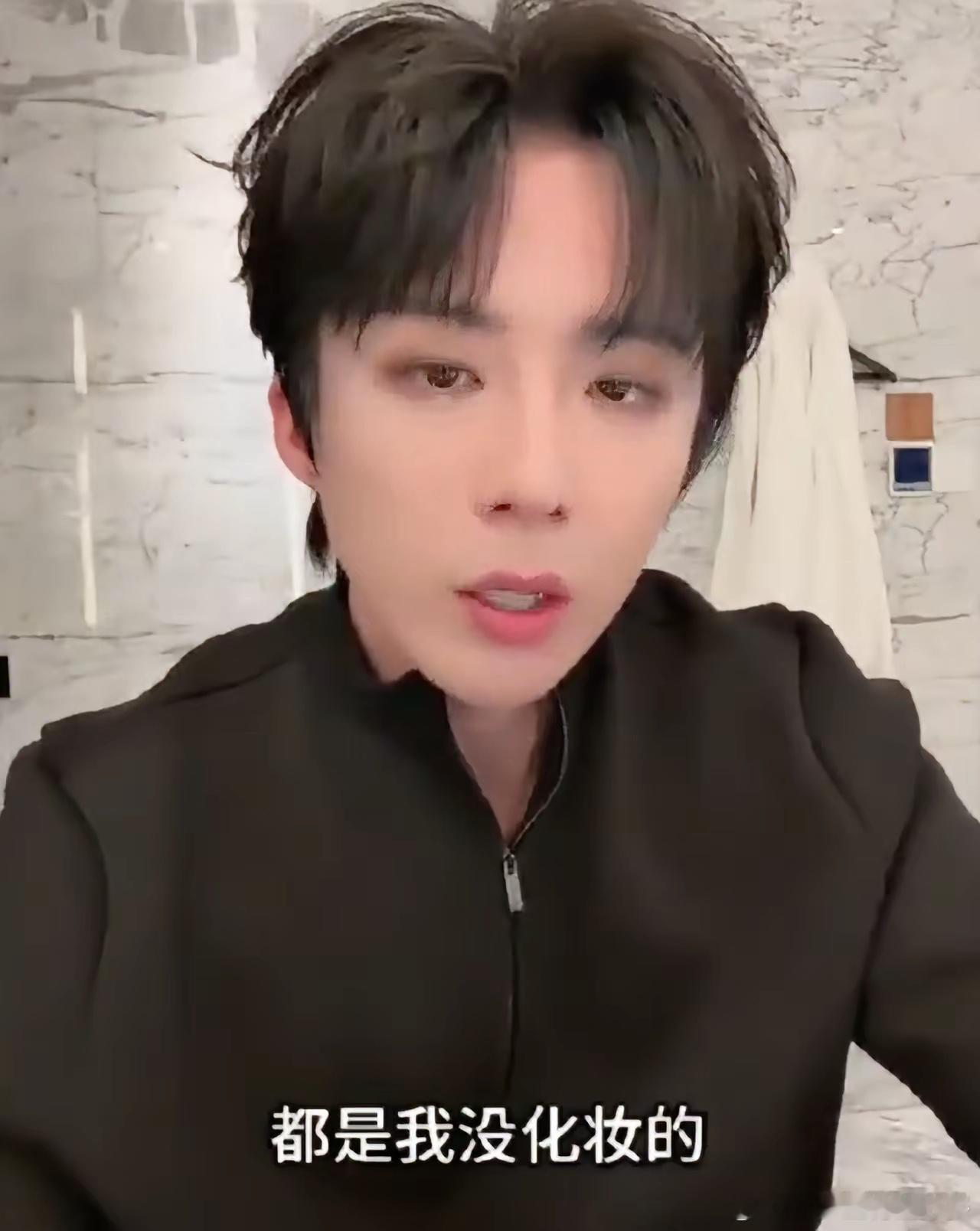 刘宇宁在直播时提到一个超尴尬的事儿，有朋友跟他说：“黄子韬说不认识你了”。刘宇宁