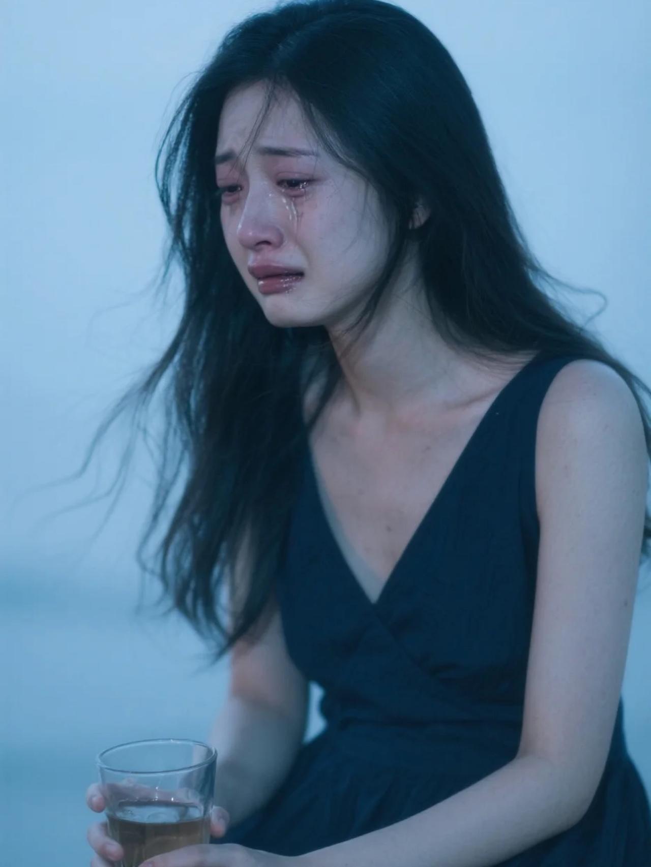 江苏一女子，和老板聚餐后醉得不省人事，后被老板带到房间发生了关系。不料，次日一