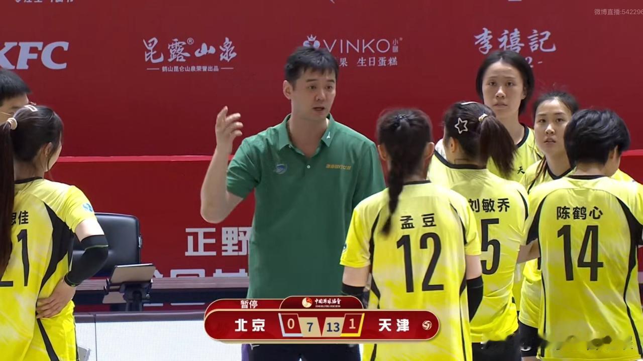 女排全锦赛排位赛，天津女排胜北京女排，与福建女排争夺第五名。2026年全国女排