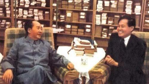 一个是1893年的，一个是1922年的，两个人相差29岁，也算是两代人了！