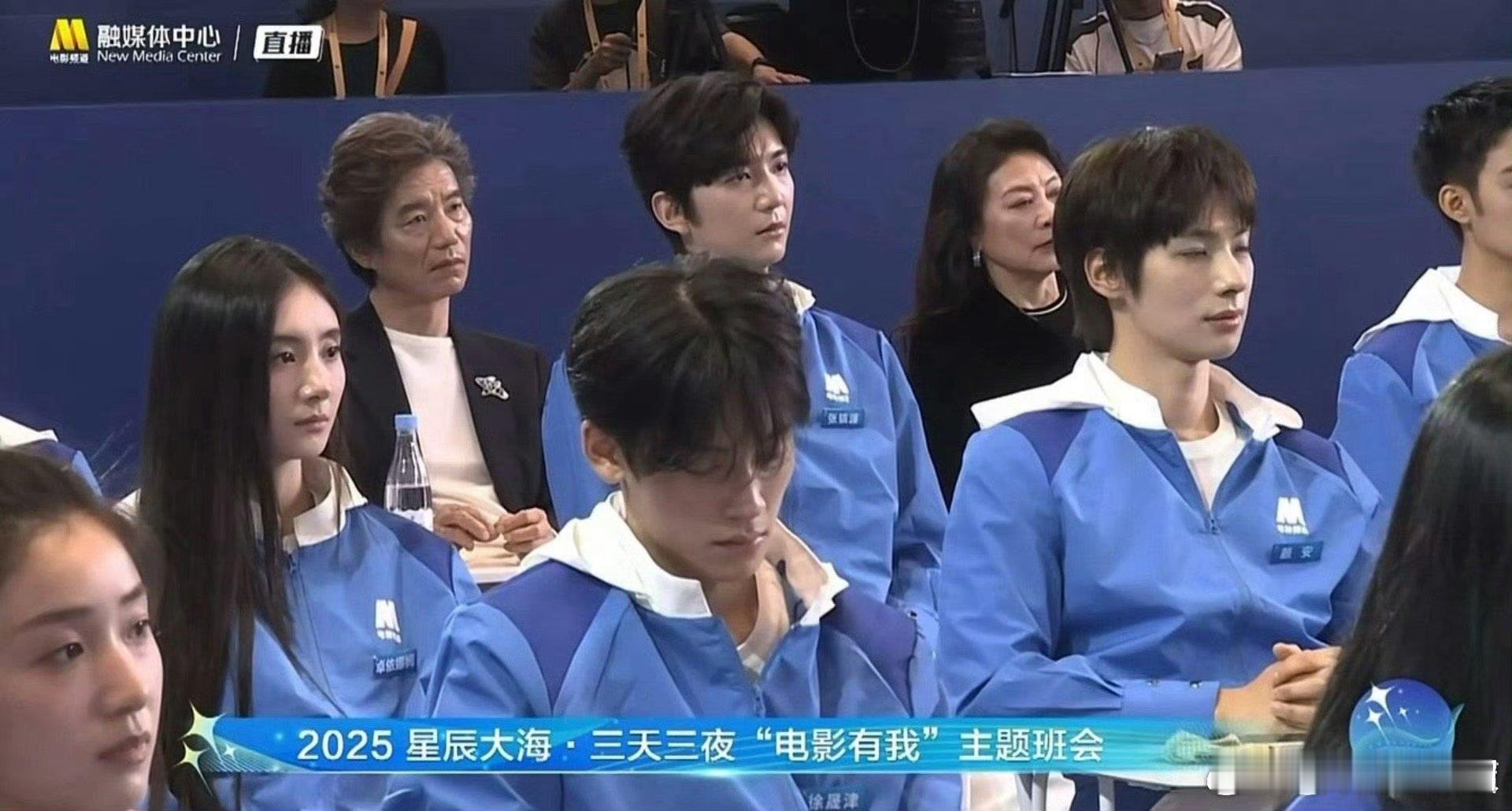 这娃成不了事啊，明知有镜头的情况下还能睡着，以后真让他有机会火了，还指不定有多拉