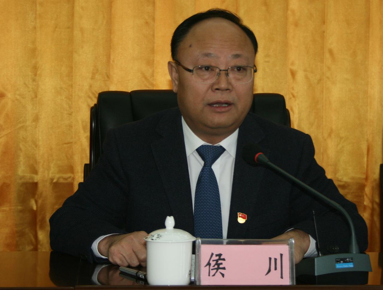 7年前曾被通报批评的侯川，主动向组织交代问题，接受调查审查，数十年的仕途生涯，最