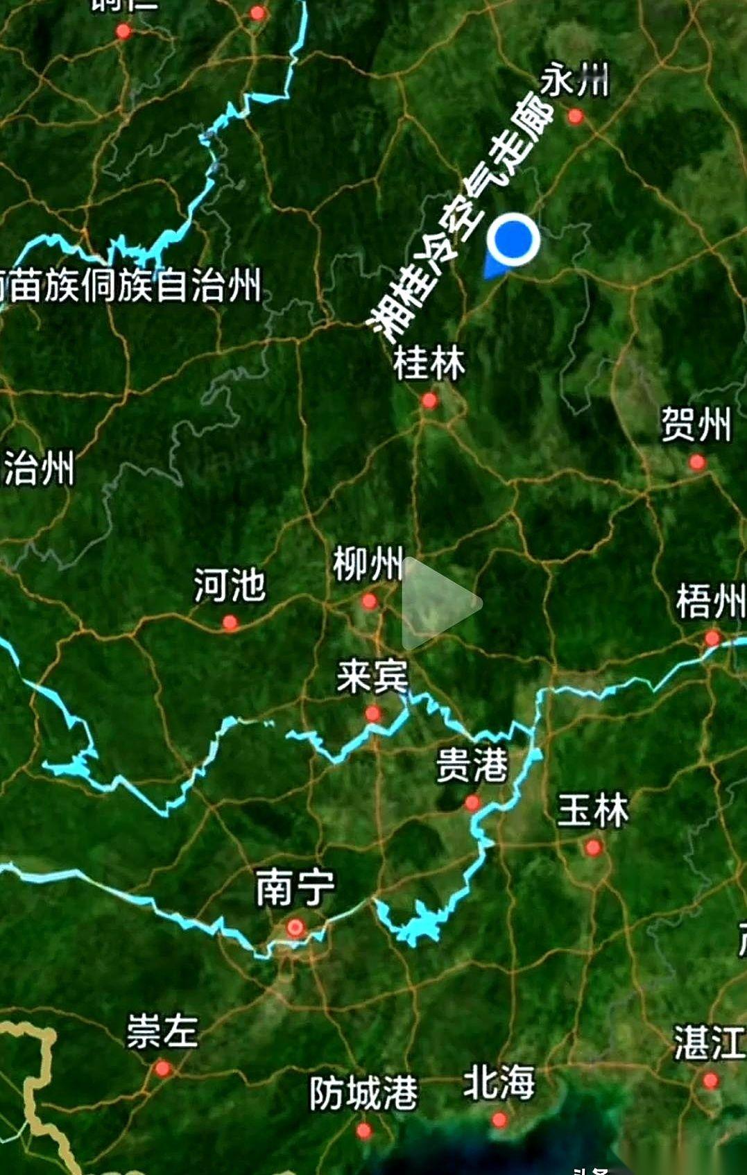 有一条叫“湘桂冷空气走廊”的东西，它几乎是专门给广西开的一扇“后门”。北方的冷