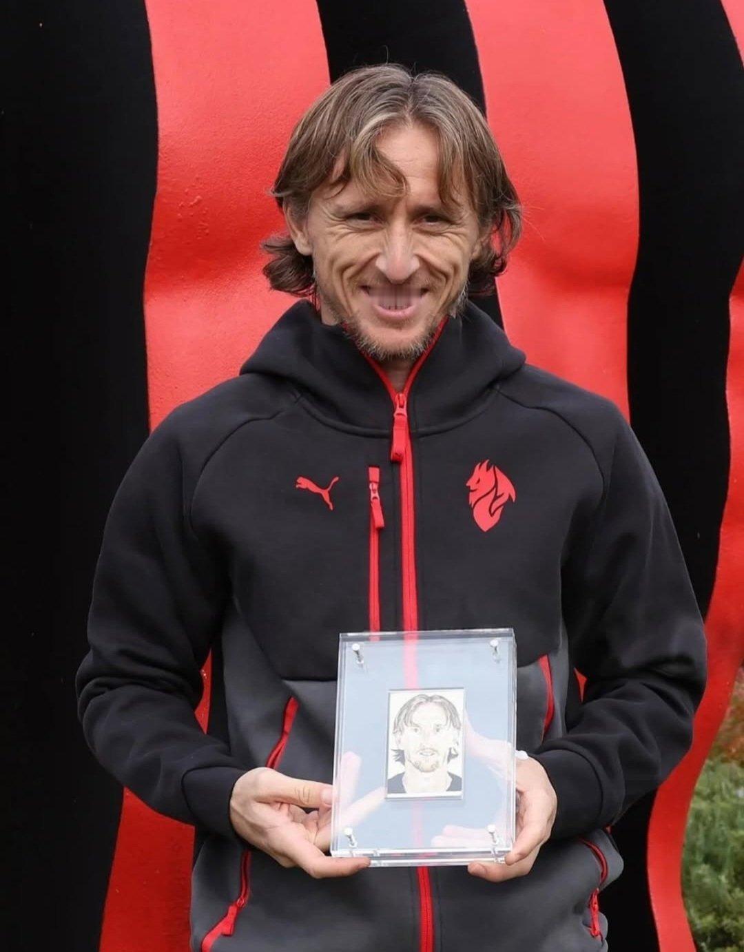 莫德里奇在米兰燃烧！AC米兰1：0胜罗马，莫德里奇仍然是首发出战，而且打满全场