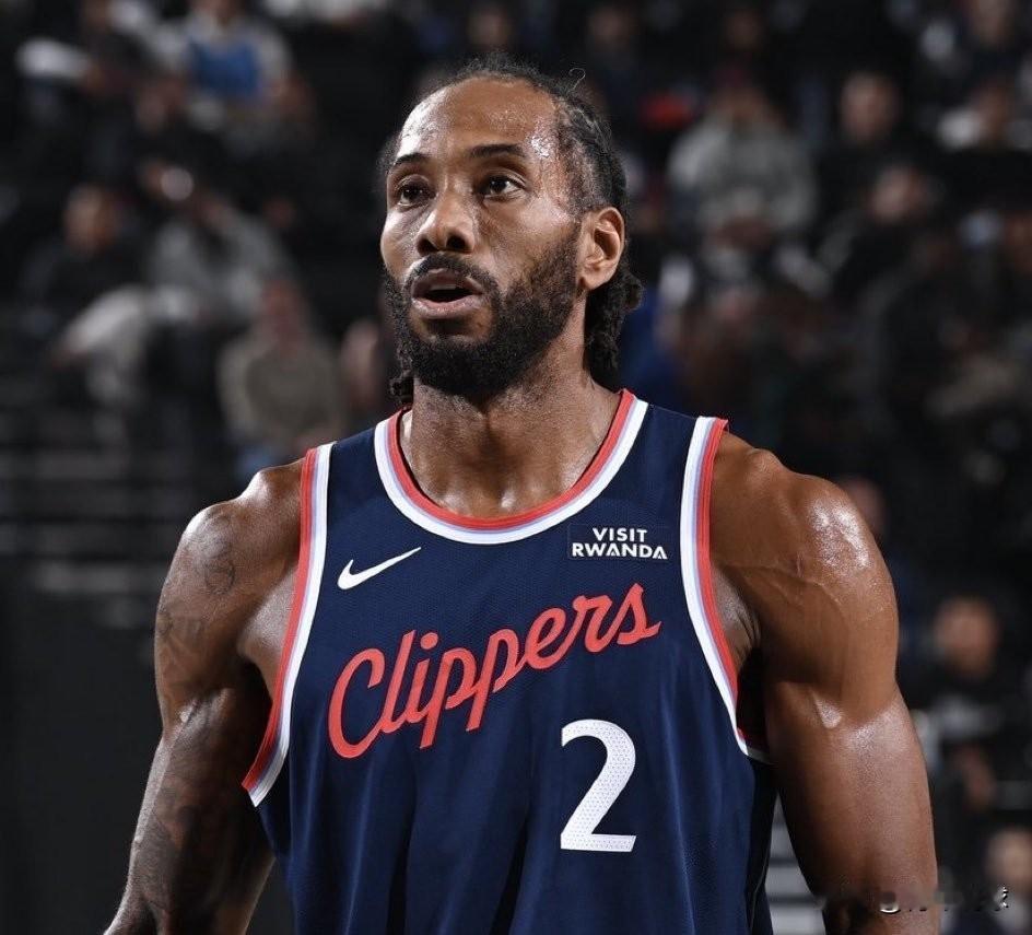 又是膝盖！伦纳德熟悉的剧情又来了！据权威记者ChrisHaynes报道：快