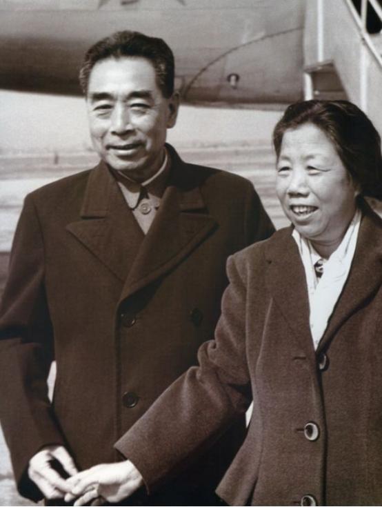 周恩来逝世后，邓颖超收到一封神秘来信，8年后才见到写信之人1948年大年初一，