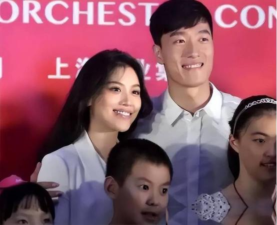 刘翔确实活得十分清醒，当年他察觉前妻葛天的状态似乎有些不对劲后，便果断结束这段关