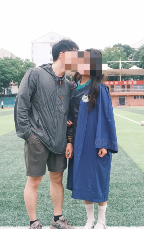 大三女生意外怀孕，去医院一查，竟然是双胞胎。男生当晚就给家里打电话，他家观念传统
