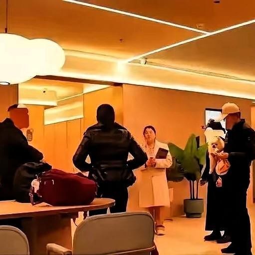 为郑州酒店不接纳宠物，坚持原则，宁可退房损失也不为利益所动点赞喝彩！你们是咱河