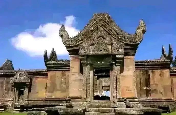 一通操作猛如火，停战还看特朗普！特朗普发文，自己的两个电话就让柬泰结束交火！