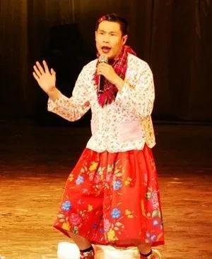 2004年，小沈阳在演唱会上为了活跃气氛，一连干了7瓶啤酒，他醉意熏熏的对观众说