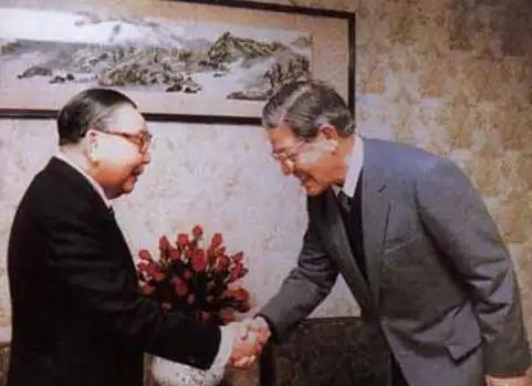 有人说李登辉这么明显的涉日背景，为什么还能得到蒋经国信任？只能说，大家不要被宣传
