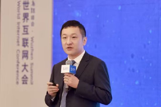 蚂蚁集团骆骥: 蚂蚁已部署万卡规模国产算力群, 全面应用于安全及风控|直击乌镇