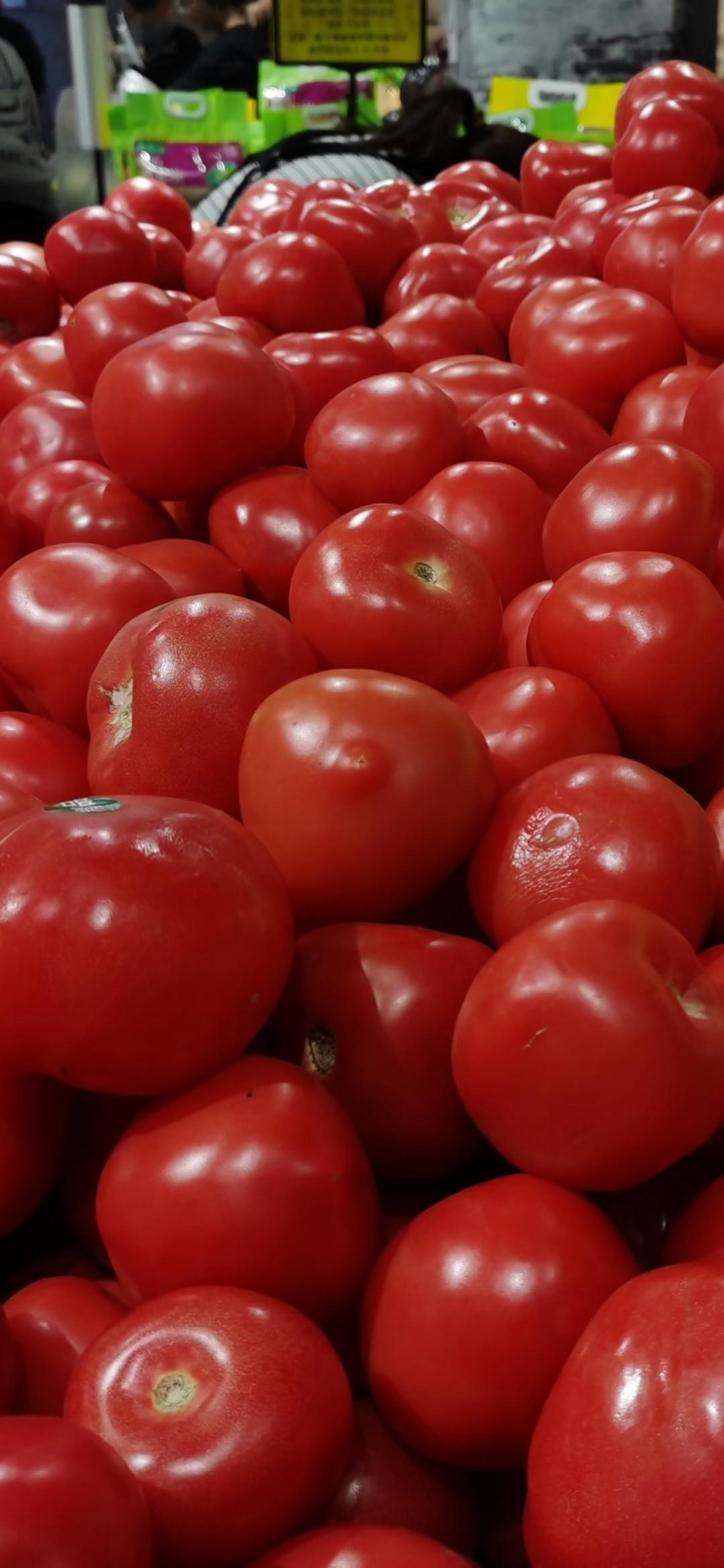看看郑州今天的菜价有多便宜早上去金梧桐超市里买菜，它这里卖的菜真便宜，上海