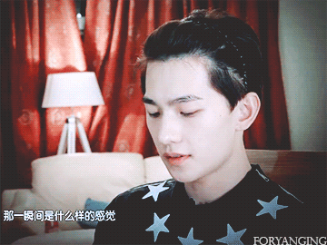 我天在机场拍到了杨洋飞往港澳，哈哈哈哈带了发箍露出大背头也难掩帅气，帅哥就是可