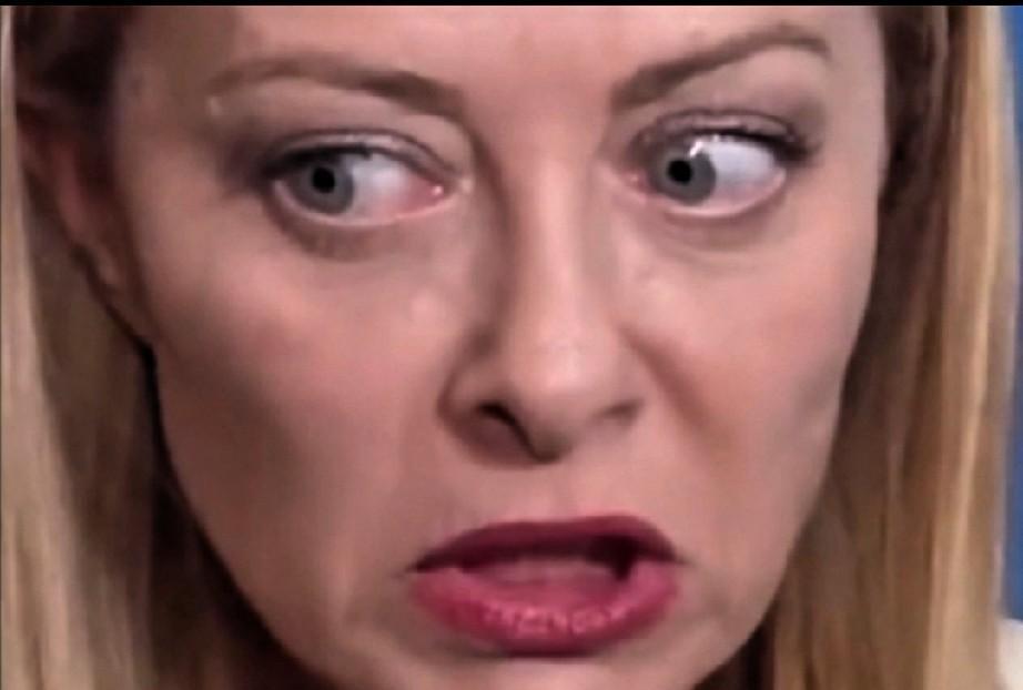 最近，梅洛尼着实有些恼火，欧洲当下的局势在马克龙的一番折腾下，愈发离谱。当地时