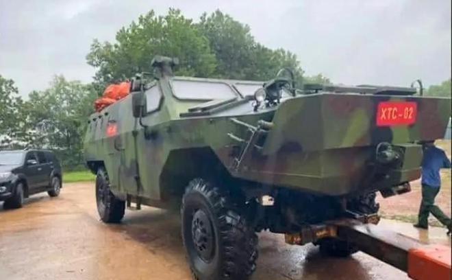 越南本土制造的新型XTC-024x4两栖装甲车，采用前置发动机布局，士兵可以通