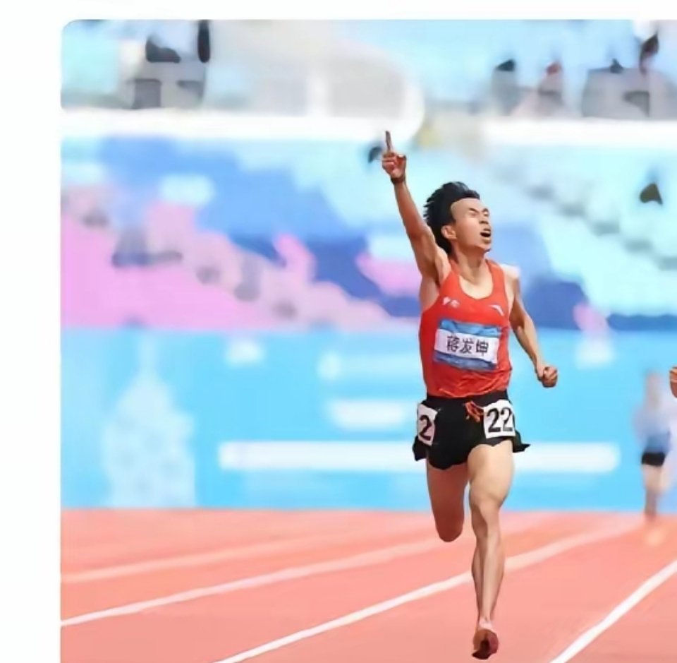 简直是晴天霹雳呀！金牌被取消，处罚太重了，真的感觉有点冤呢，跑步就没有绝对的公平