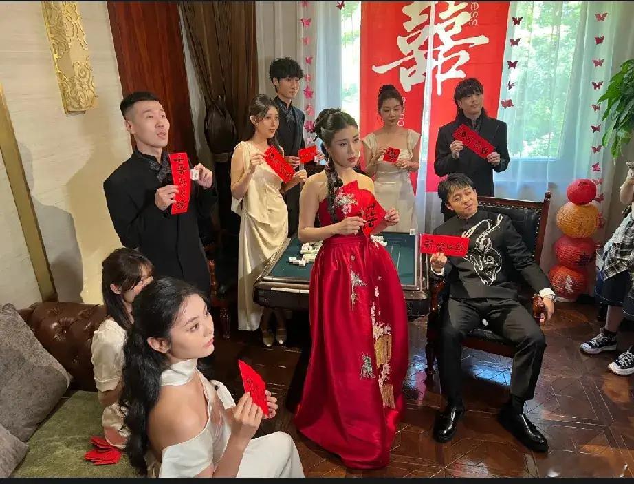 郭德纲又有一个徒弟结婚了，那就是30岁的张九龄。看着当初一起拜师时候的照片，还都