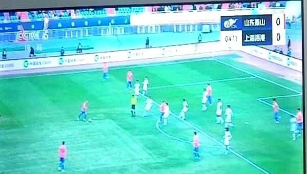 19岁彭啸，一脚踢醒了中超的梦。山东泰山3-0干翻海港，他一人拦断+突袭，全场